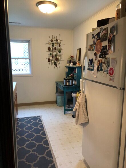 Building Photo - 122 Harding St