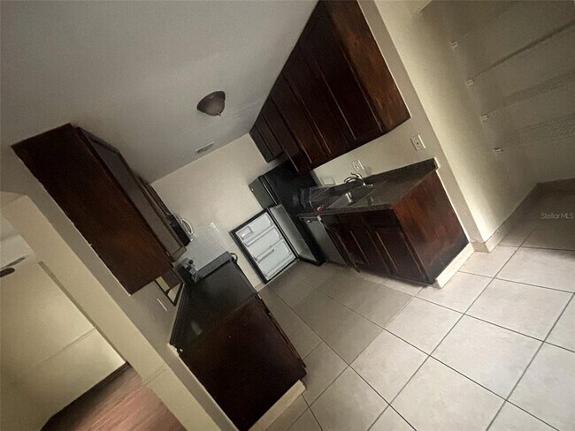 Building Photo - 3976 Versailles Dr