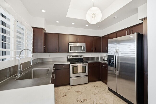 Building Photo - Charming 2-Bedroom Casita