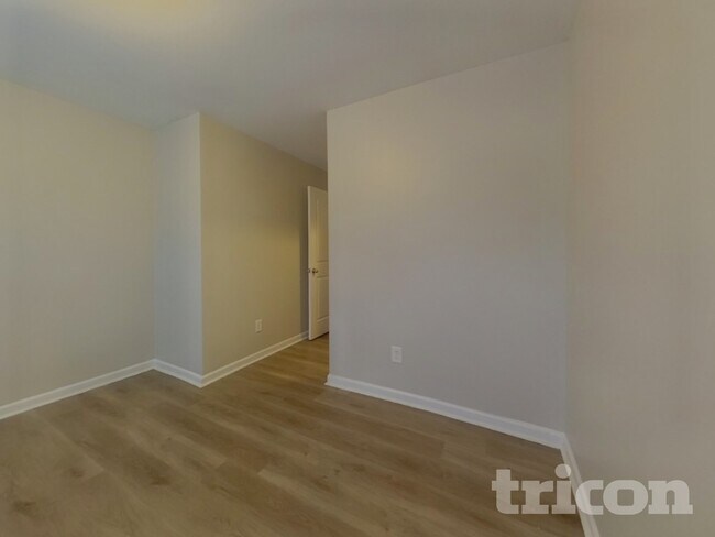 Building Photo - 3333 Lowland Dr