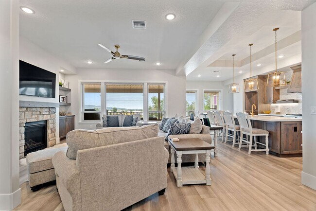 Building Photo - Elegant Residence on an Arce Lot