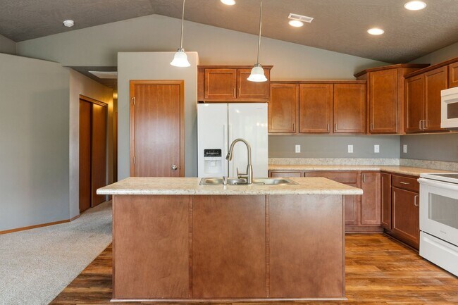 Building Photo - Charming Single-Level Home with Modern Com...