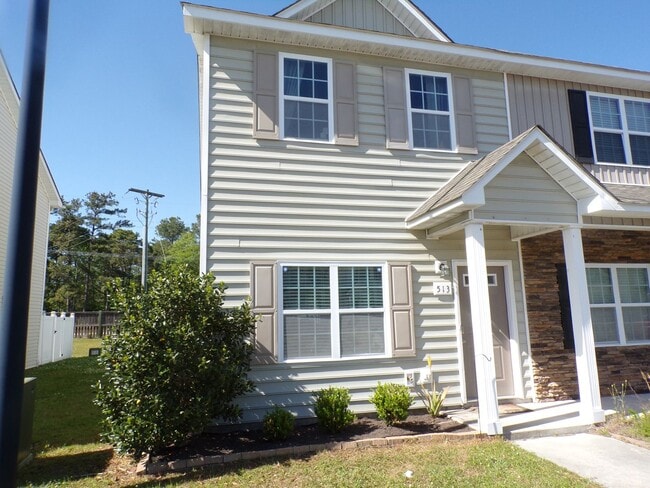 Building Photo - Two Bedroom Two and half Bathrooms Townhome!