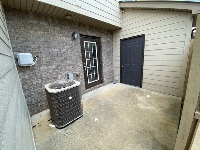 Building Photo - Convenient location in Murfreesboro