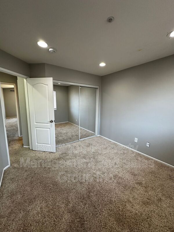 Building Photo - 1455 E Holcomb Pl