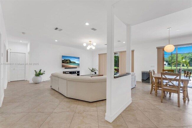 Building Photo - 420 Montclaire Dr
