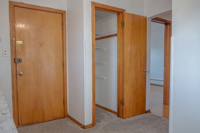 Building Photo - 5520 S Pulaski Rd