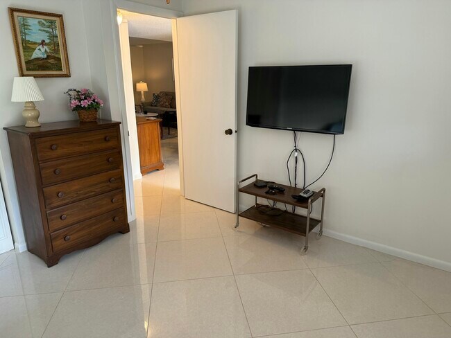 Building Photo - 18081 SE Country Club Dr
