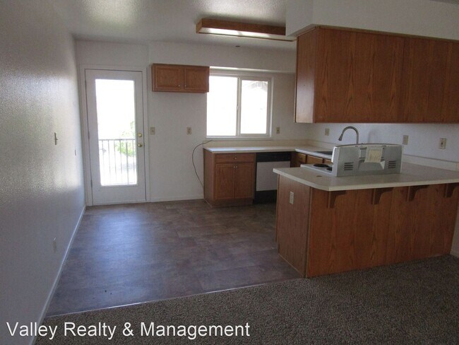 Building Photo - 121 Palmer Ct
