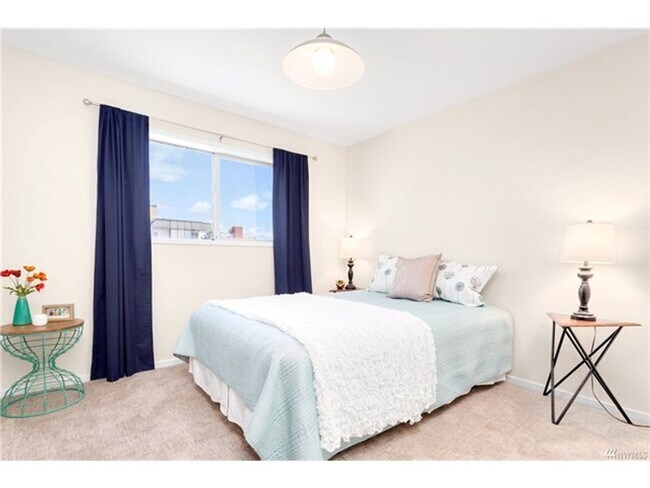 Building Photo - 2bd/1.75ba Seattle Condo