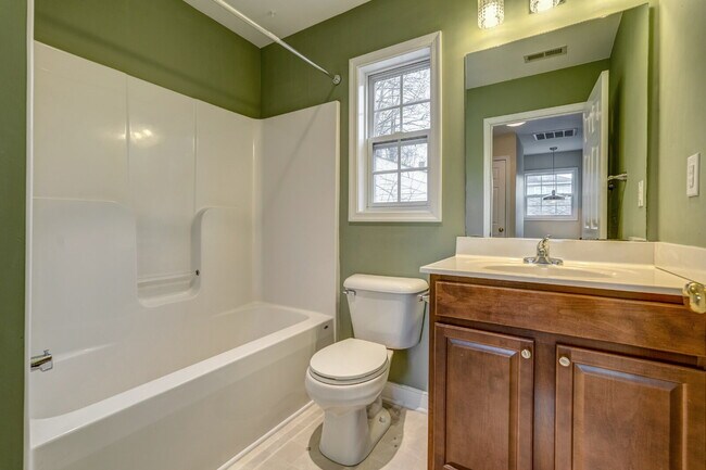 Building Photo - Prime UVA Location – 3BR/2.5BA Duplex Near UVA & Hospital