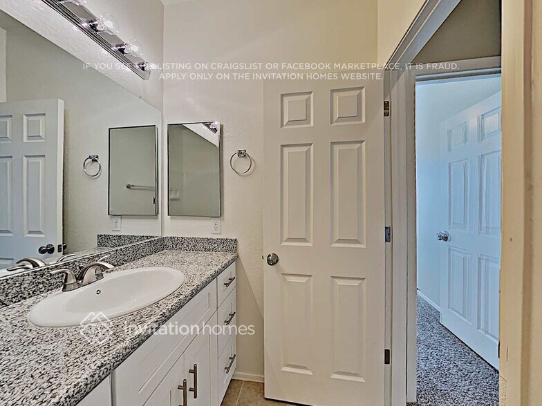 Building Photo - 17620 W Lundberg St