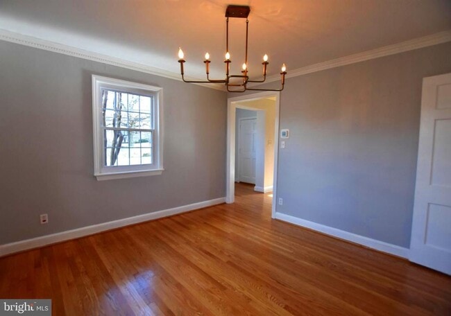 Building Photo - 10118 Cedar Ln