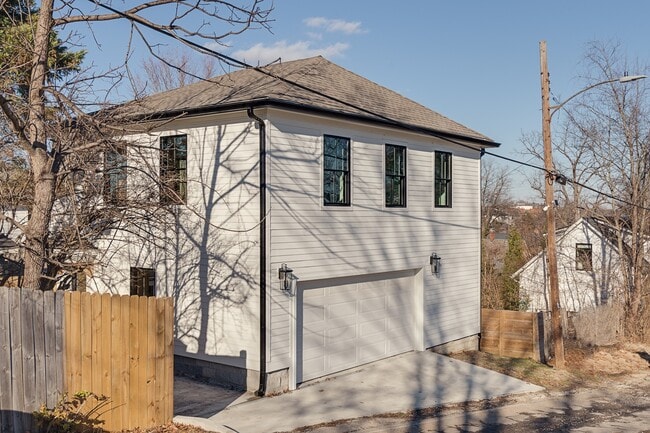 Building Photo - 912 Boscobel St