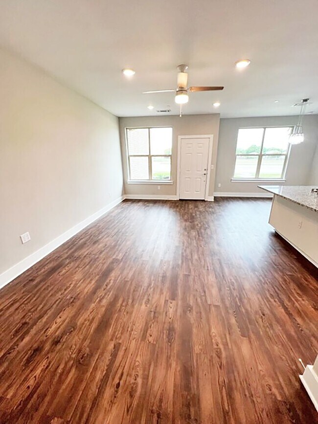 Building Photo - 3605 Bonnie Brae St