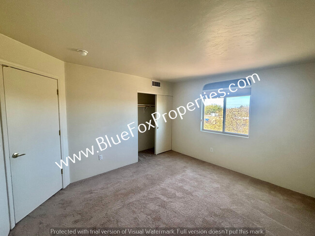 Building Photo - 3 Bedroom, 2.5 Bath Home in South Tucson