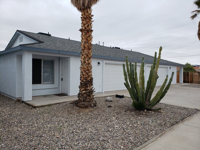 Primary Photo - 819 Gemstone Ave