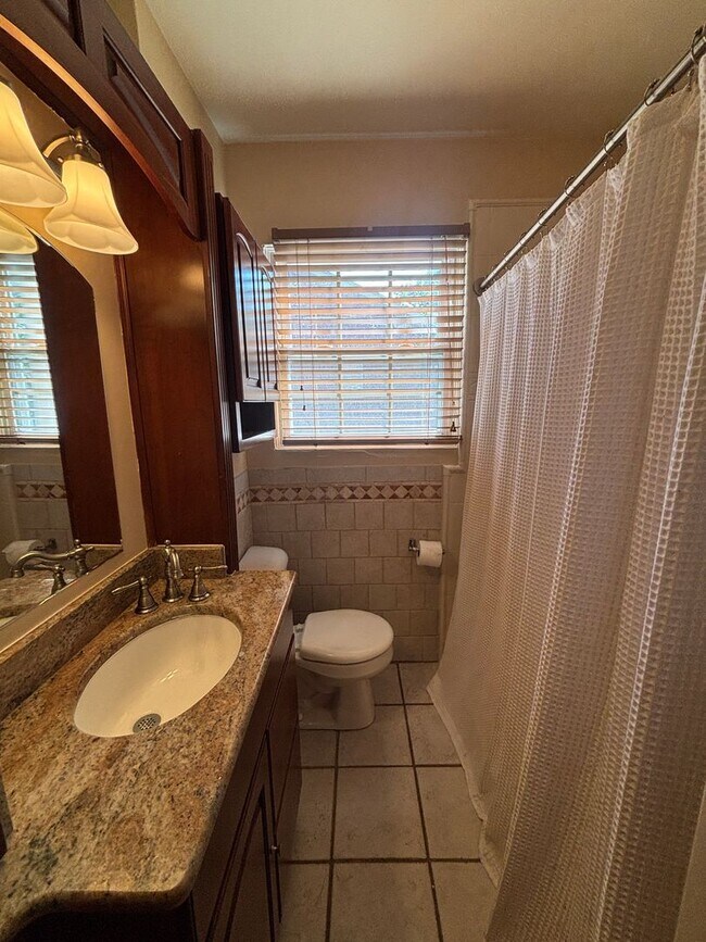 Building Photo - 3479 Overbrook Dr