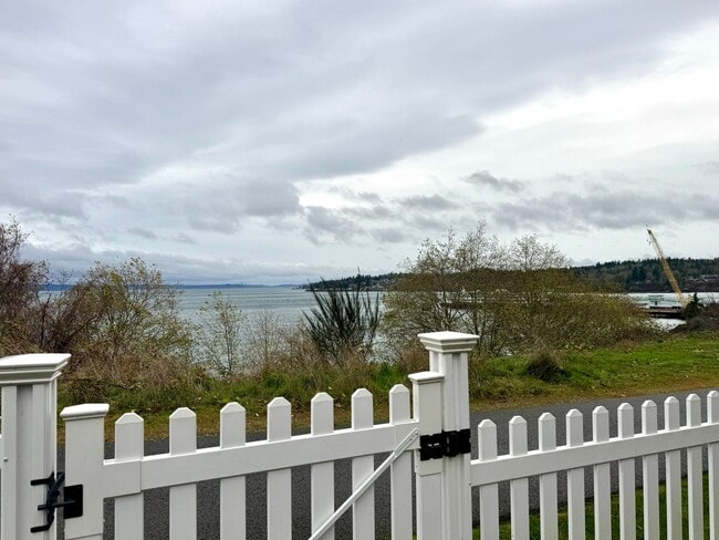 Building Photo - So close to the water you can hear the ferry announcements....oh and the sunrise is spectacular