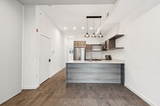 Building Photo - 2028 E Fletcher St