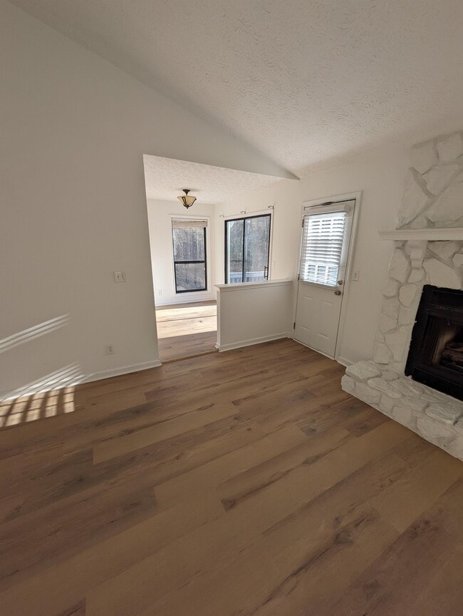 Building Photo - 810 Allatoona Crest