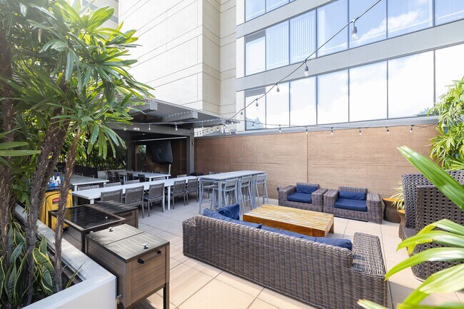 Building Photo - Great Location in the Heart of Honolulu ~ ...
