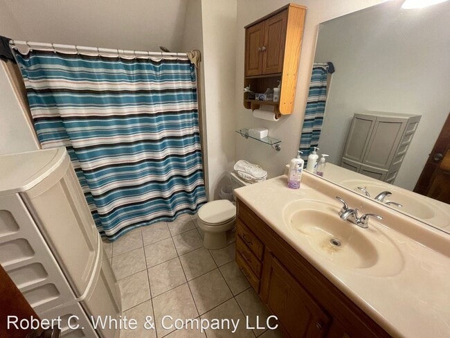 Building Photo - 2 br, 1.5 bath House - 33 Sherman Lane