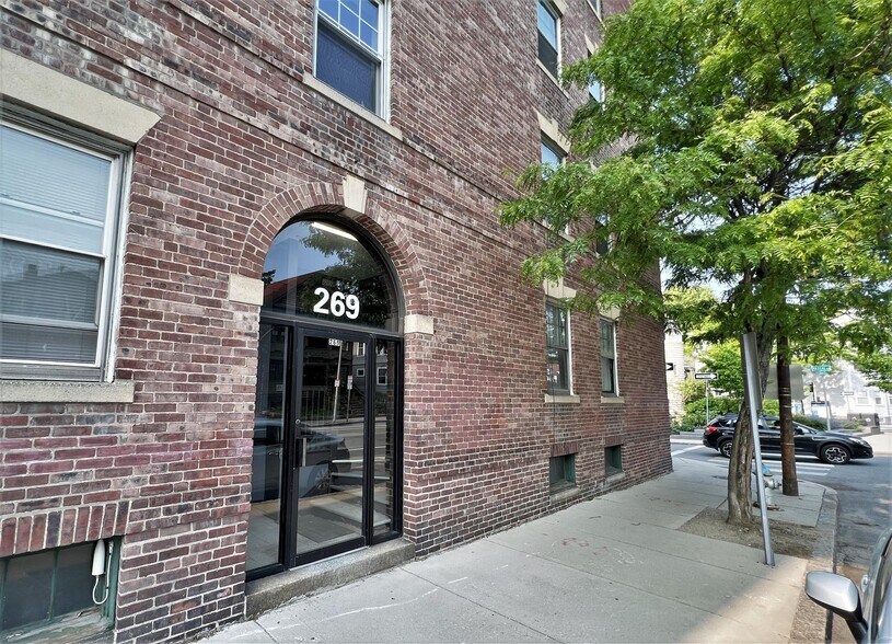 Building Photo - 268 Huron Ave