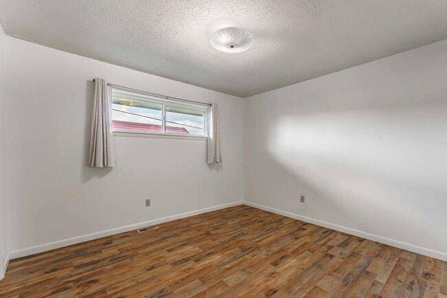 Building Photo - Charming 4-Bedroom Home with Spacious Yard in Rogers