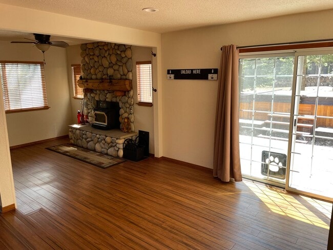 Building Photo - 1865 Grizzly Mountain Dr