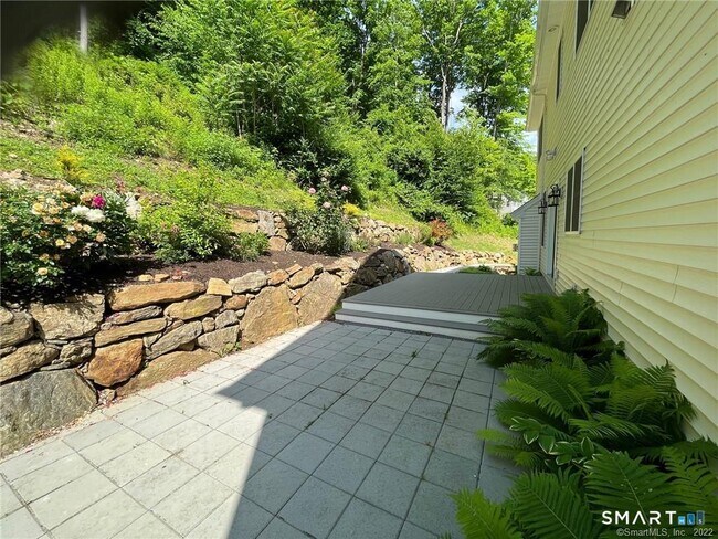 Building Photo - 71 Ledges Rd