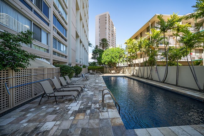Building Photo - Clean 1BR/1BA/1PKG in Ala Wai Plaza Skyrise.