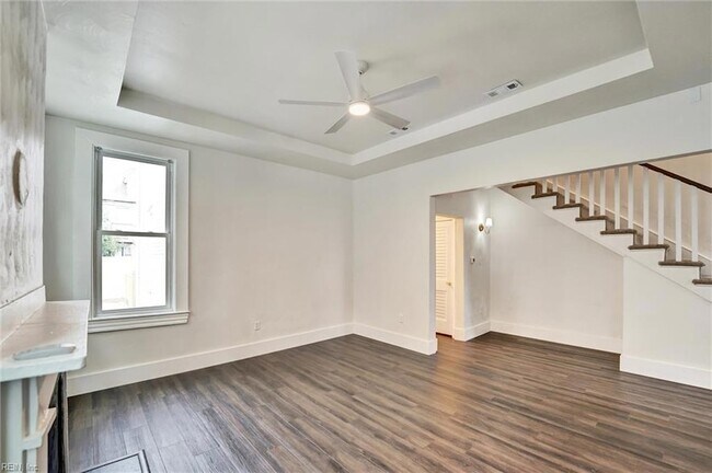 Building Photo - 412 W 29th St