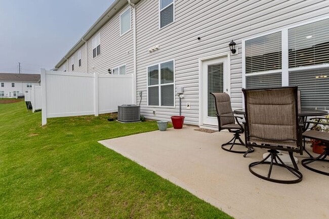 Building Photo - Townhome in Popular Sudduth Farms in Greer...