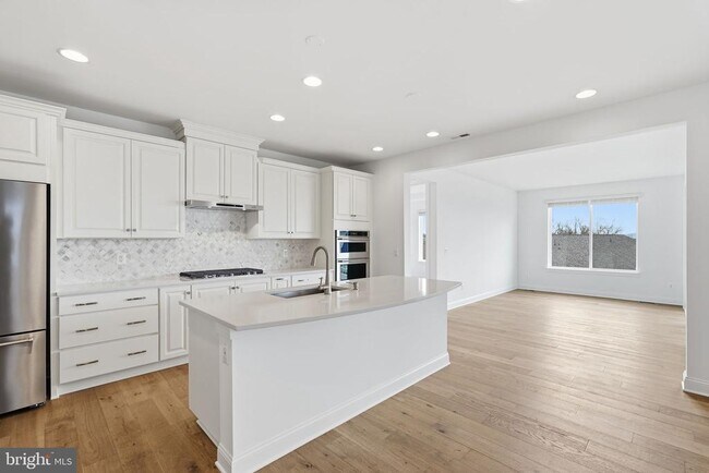 Building Photo - 112 BETONY Ct