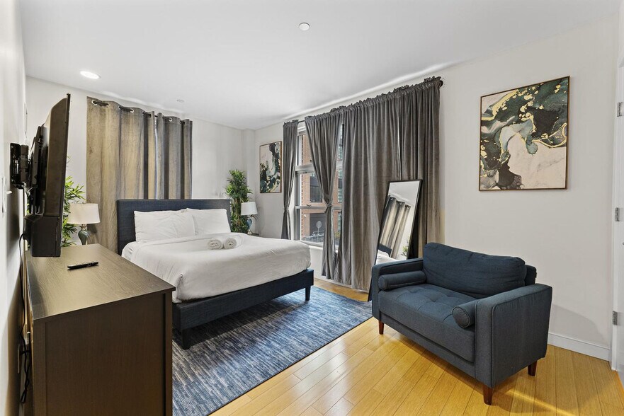 Building Photo - 601 Albany St