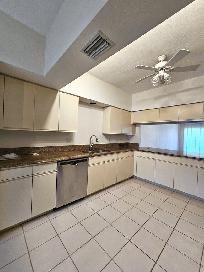 Building Photo - 6025 Chardonnay Ln