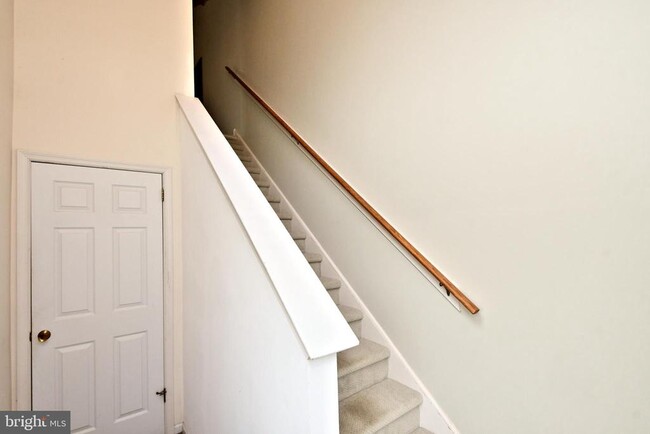 Building Photo - 122 Wheatsheaf Ln