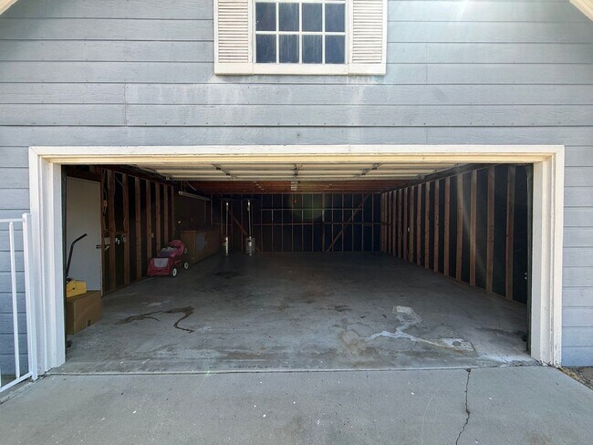 Building Photo - Charming 3BD/3BA Home in Ramona with Large Backyard, 2-Car Garage & In-Unit Laundry