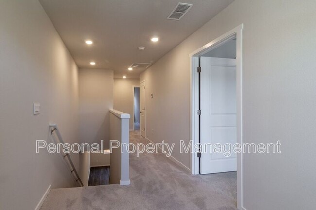 Building Photo - 11507 NE 126th Ave