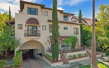 Building Photo - 108 S El Molino Ave