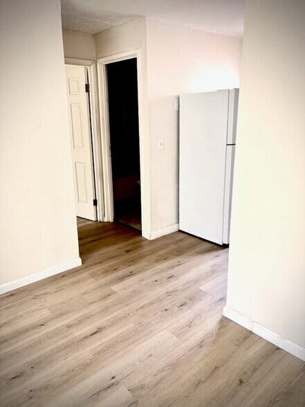 Building Photo - 2324 Iroll Ave