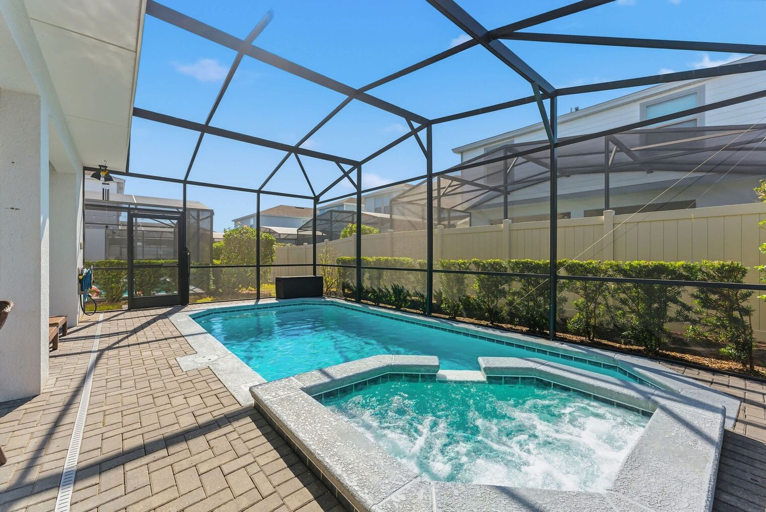 Building Photo - 8914 Zurich Ln