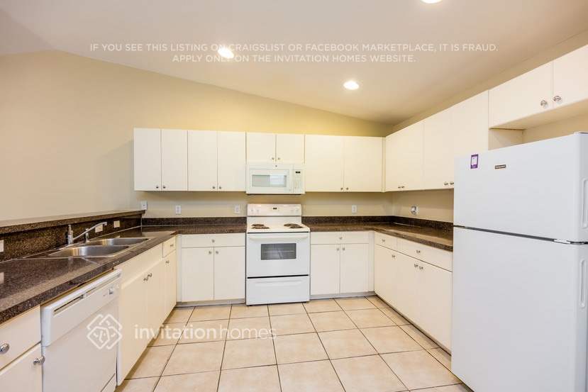 Building Photo - 4824 Leonard Blvd S