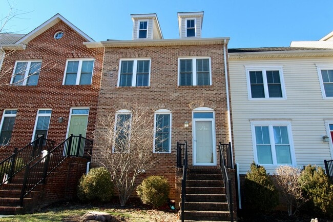 Building Photo - Upscale townhome  with attached garage for rent in the Townes at Bluestone!