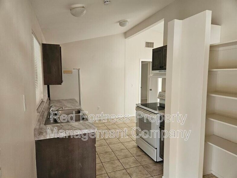 Building Photo - 1635 Newport Ct