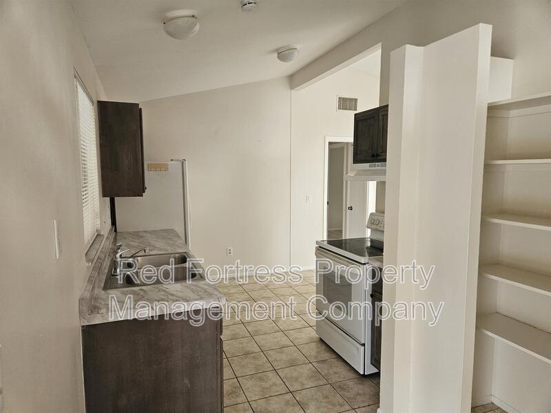 Building Photo - 1635 Newport Ct