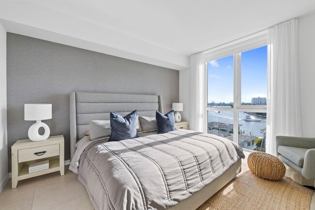 Building Photo - 401 N Birch Rd