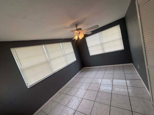 Building Photo - 4 bedroom Single-Family Home Available for Move-In NOW