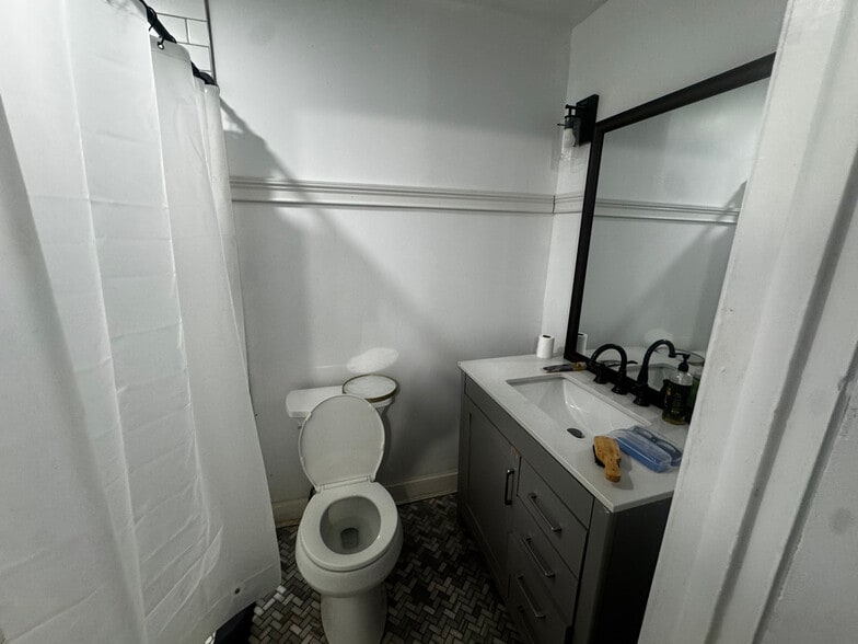 Building Photo - Room in Duplex on Polar Rock Pl SW